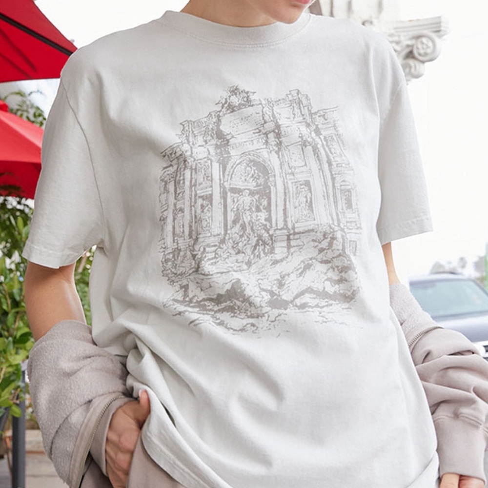 Brandy Melville Aleena Trevi Fountain T-Shirt